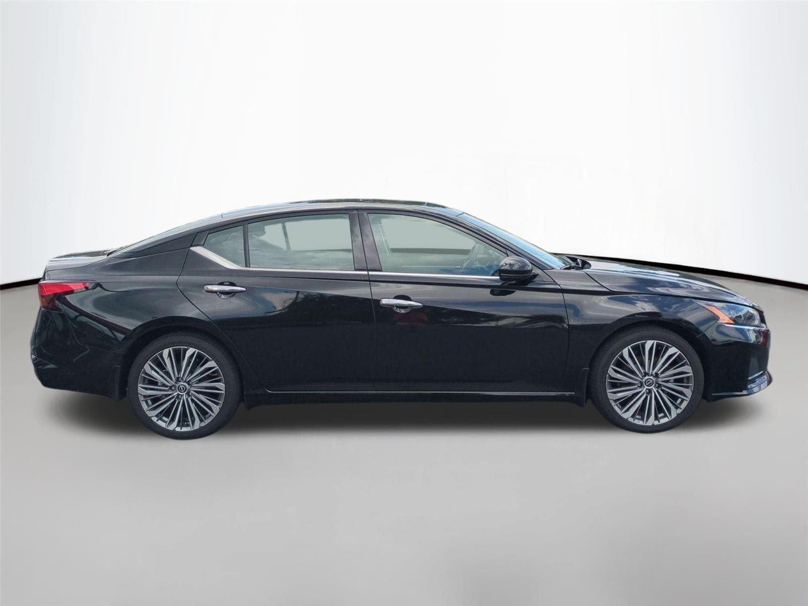 Used 2025 Super Black Nissan SL image 6