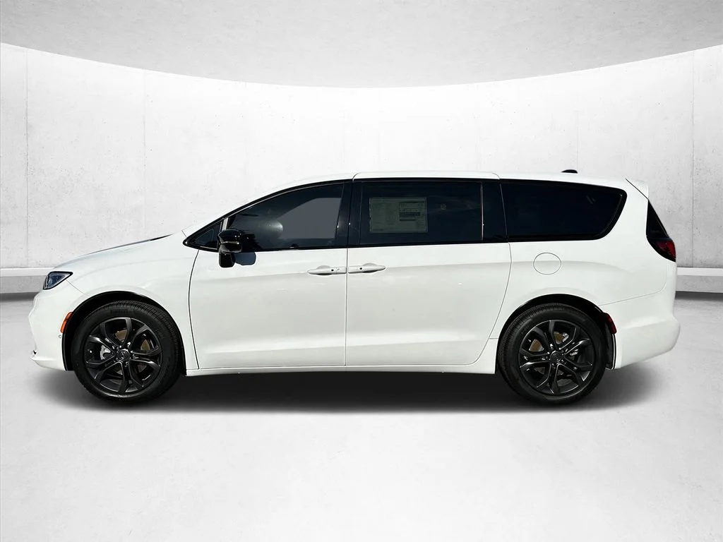 New 2026 Bright White Clear-Coat Exterior Paint Chrysler Select image 5