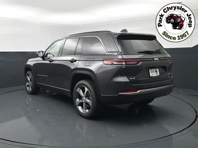 New 2026 Baltic Gray Metallic Clear-Coat Exterior Paint Jeep Limited image 4