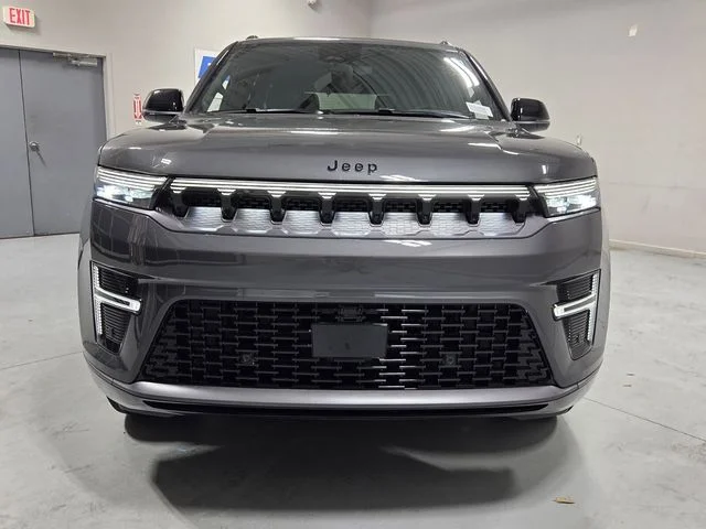 New 2026 Baltic-Gray Metallic Clear-Coat Exterior Paint Jeep Limited Altitude image 2