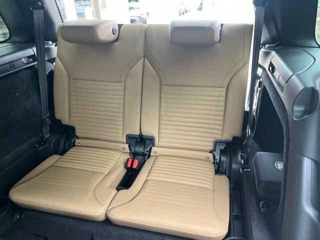 Certified Used 2025 Varesine Blue Metallic Land Rover Dynamic SE image 11