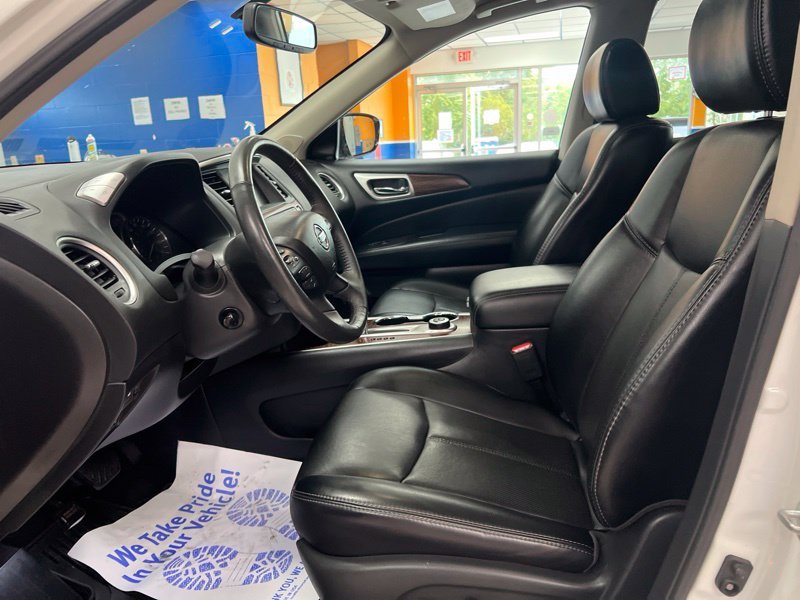 Used 2017 White Nissan Platinum image 17