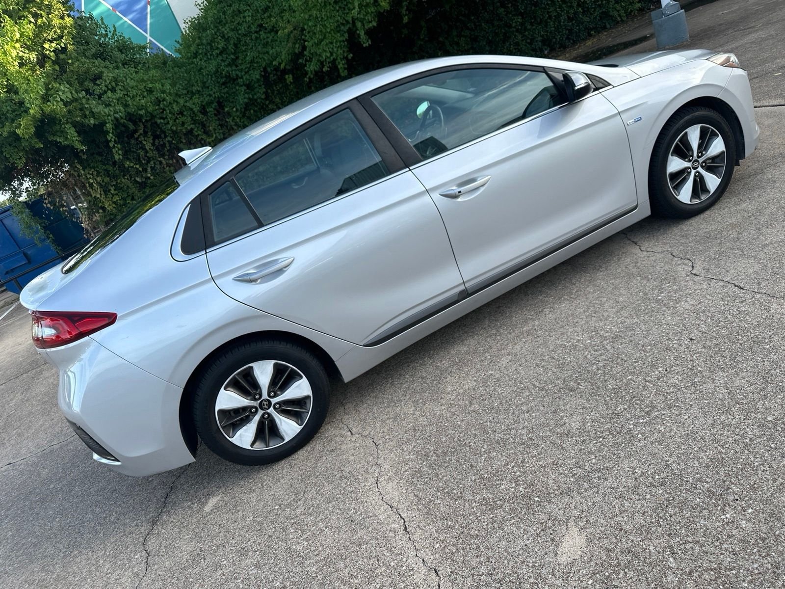 Used 2019 Silver Metallic Hyundai Limited image 9