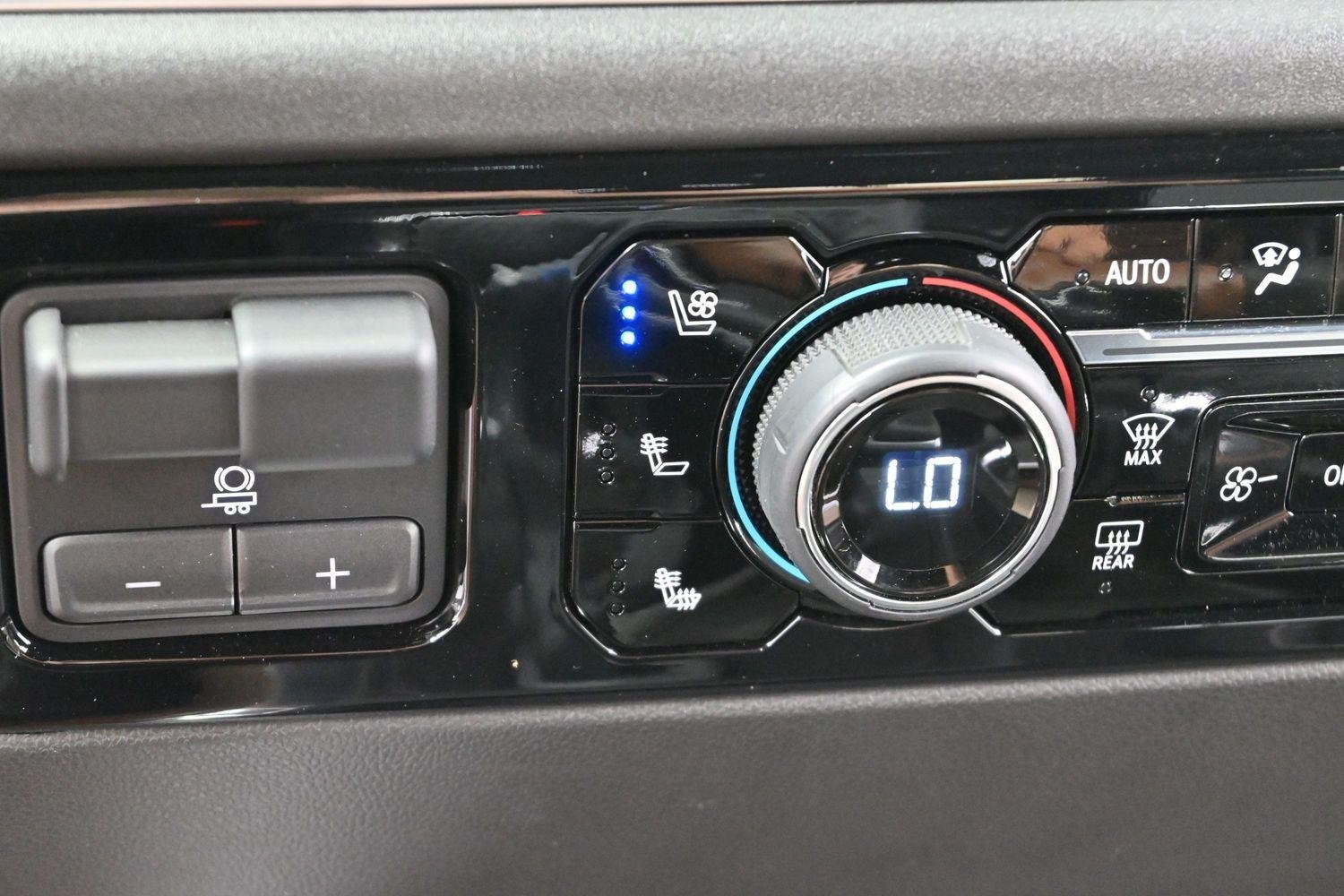 Used 2025 Black Chevrolet High Country image 25