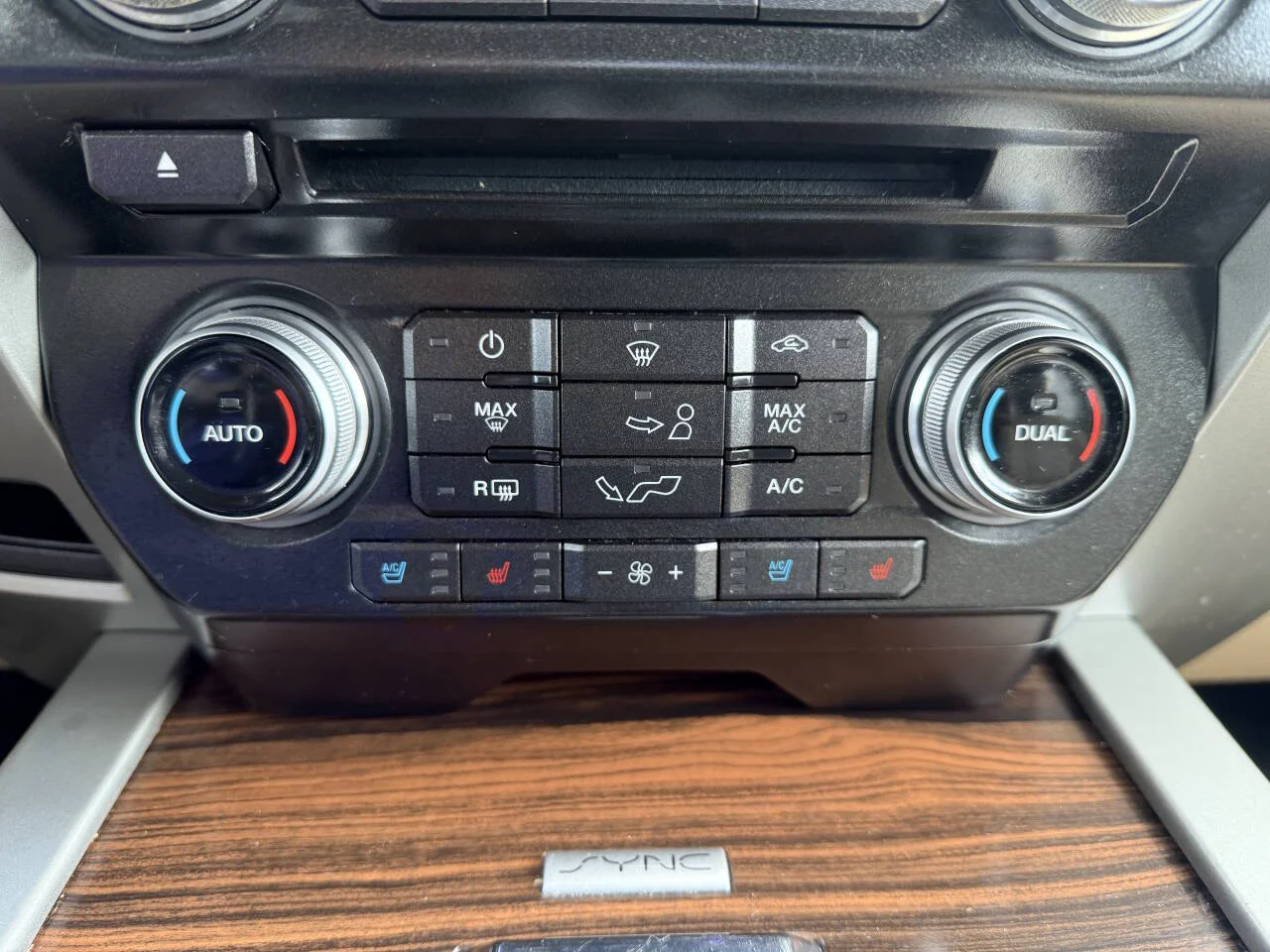 Used 2015 Blue Ford Lariat 4x4 4dr SuperCrew 5.5 ft. SB image 25