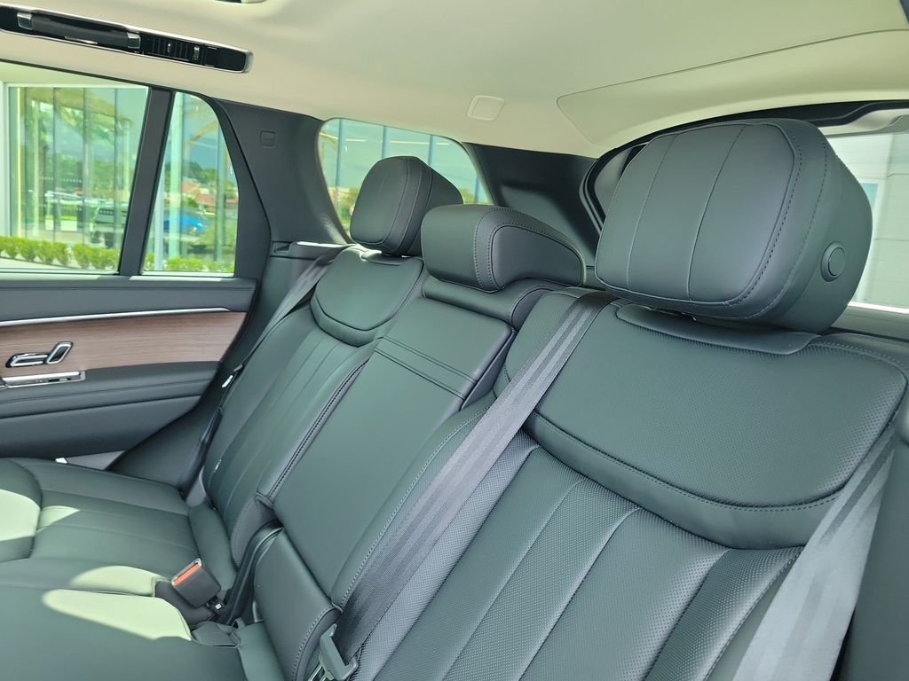New 2026 Carpathian Grey Land Rover SE image 15