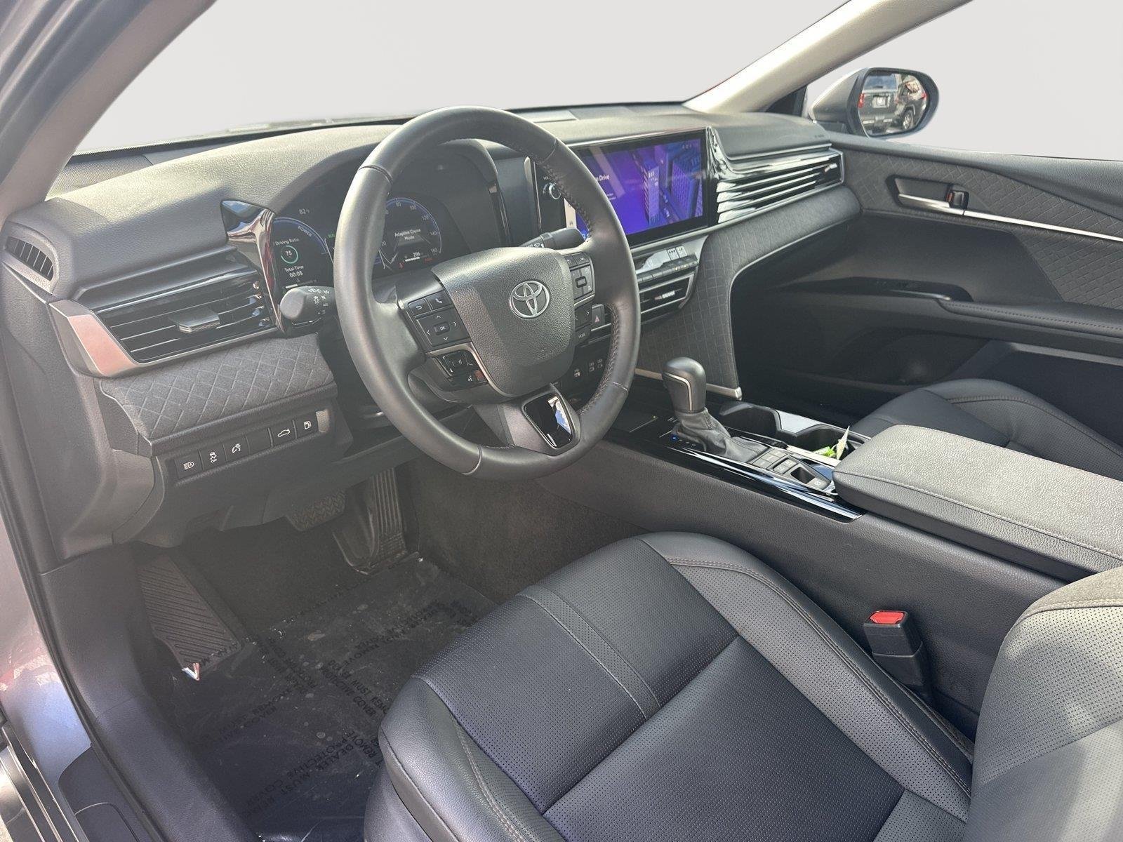 Used 2025 Heavy Metal Toyota XLE image 10