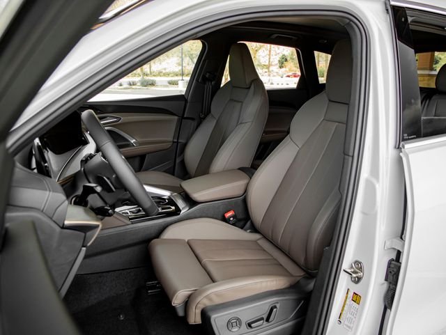 Used 2025 Glacier White Audi 2.0T Premium Plus image 13