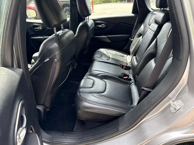 Used 2019 Billet Silver Metallic Clearcoat Jeep Latitude image 13
