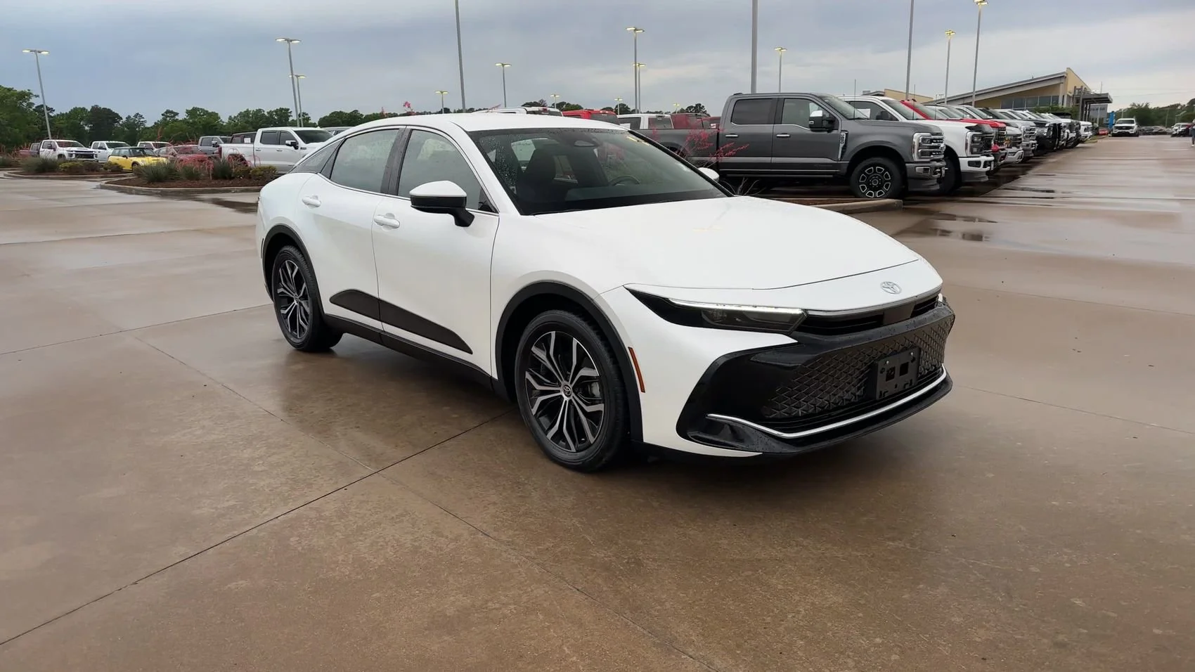 Used 2023 White Toyota XLE image 2