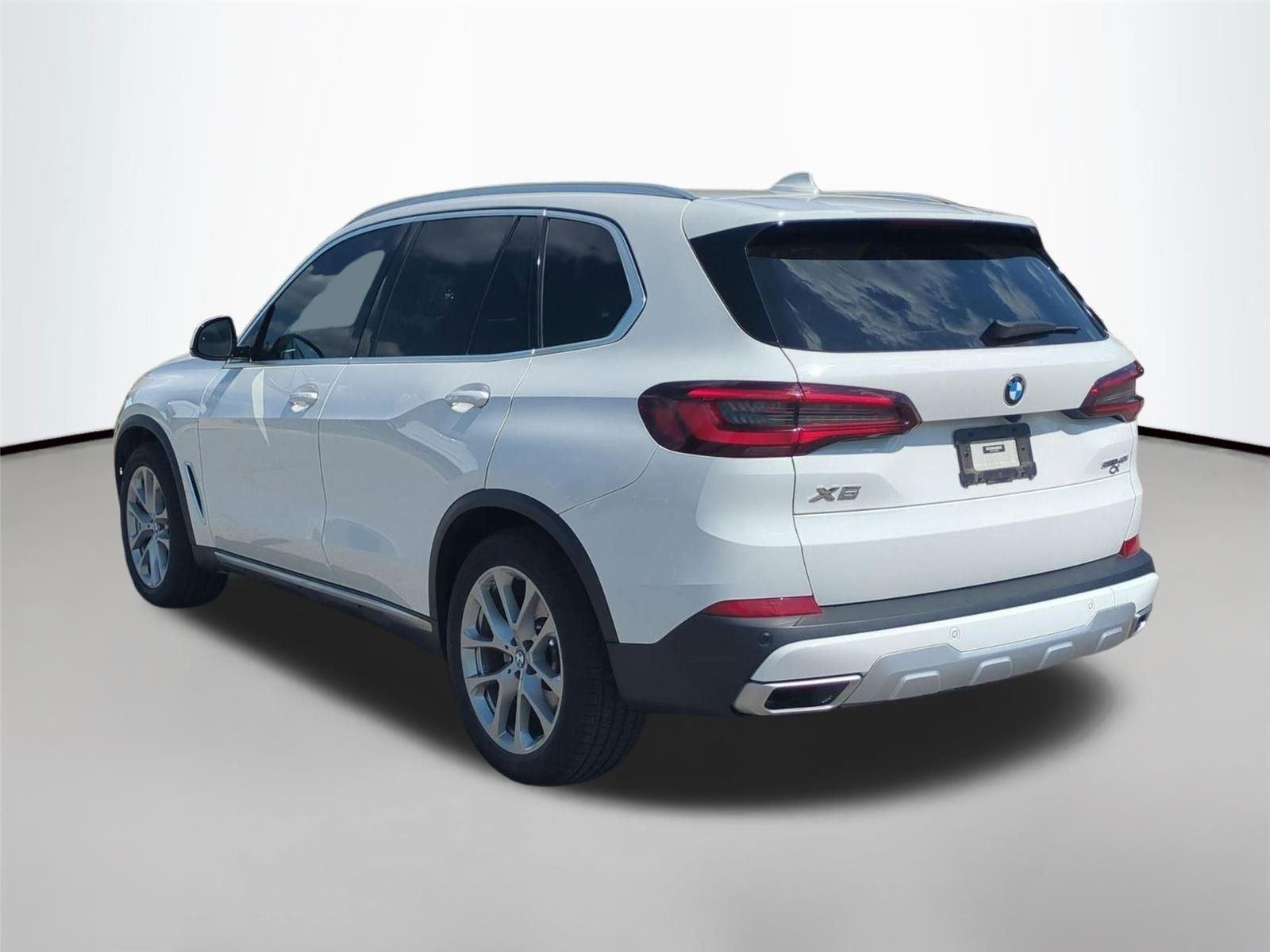 Used 2022 Alpine White BMW sDrive40i image 3