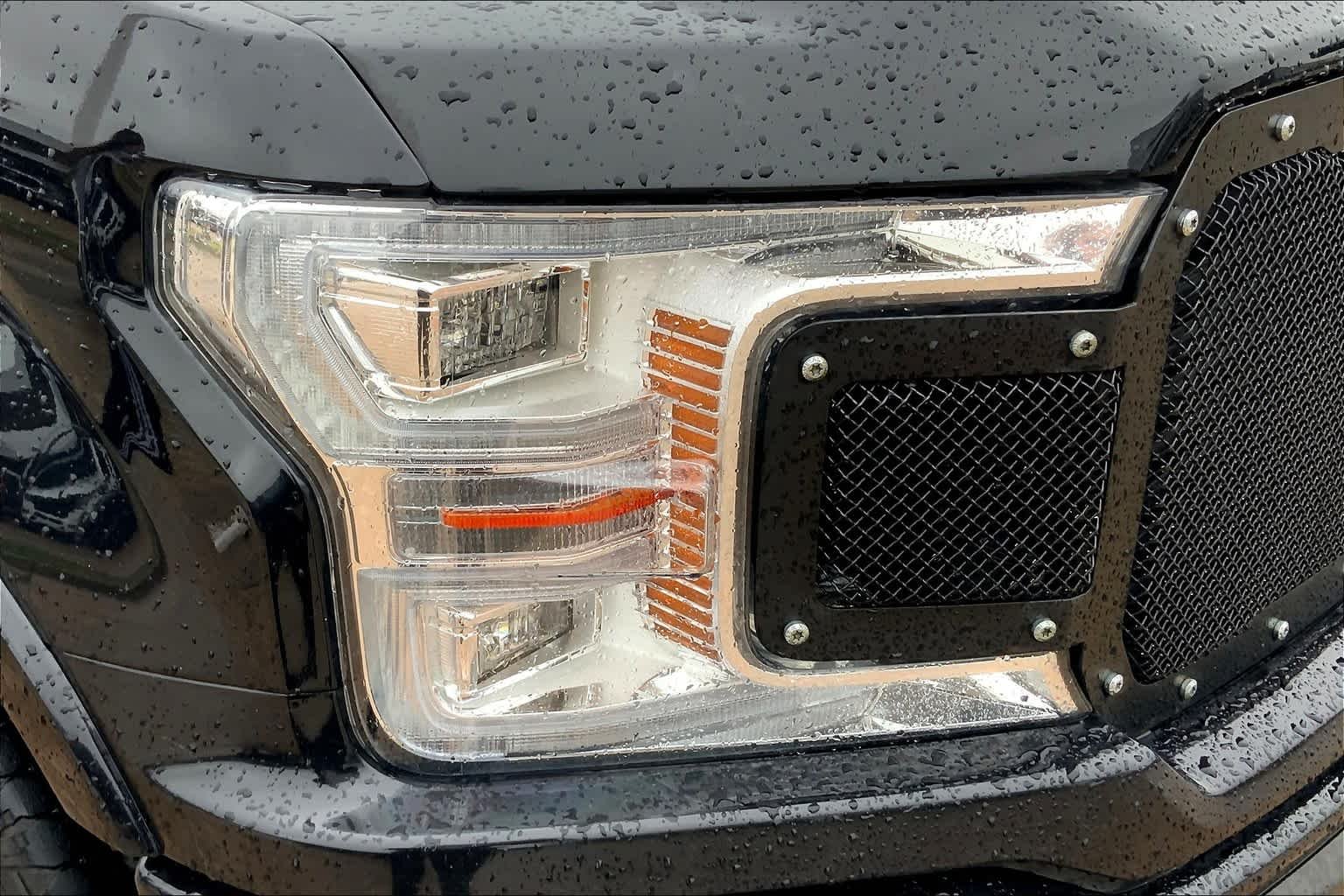 Used 2020 Agate Black Metallic Ford LARIAT image 24