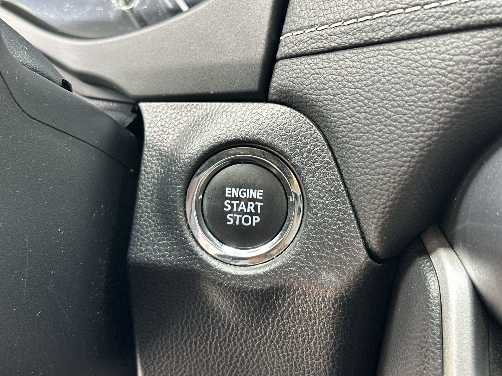 2024 Toyota RAV4 XLE - Photo 17