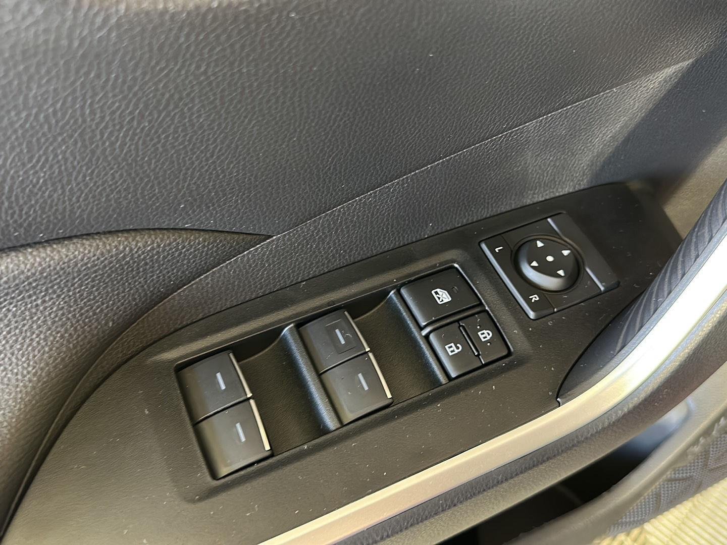 Used 2025 Ruby Flare Pearl Toyota XLE image 12