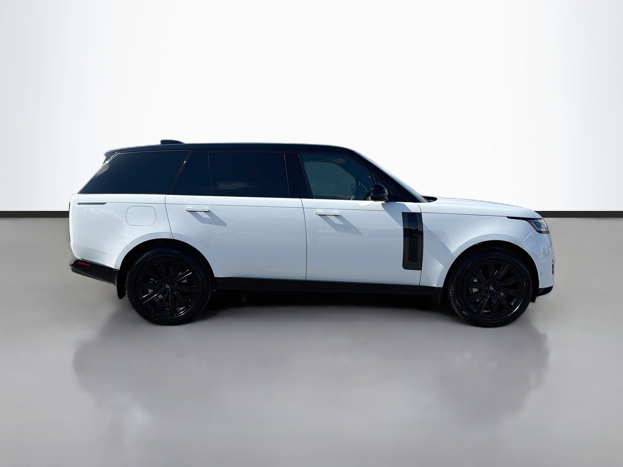 New 2027 Fuji White Land Rover SE image 6