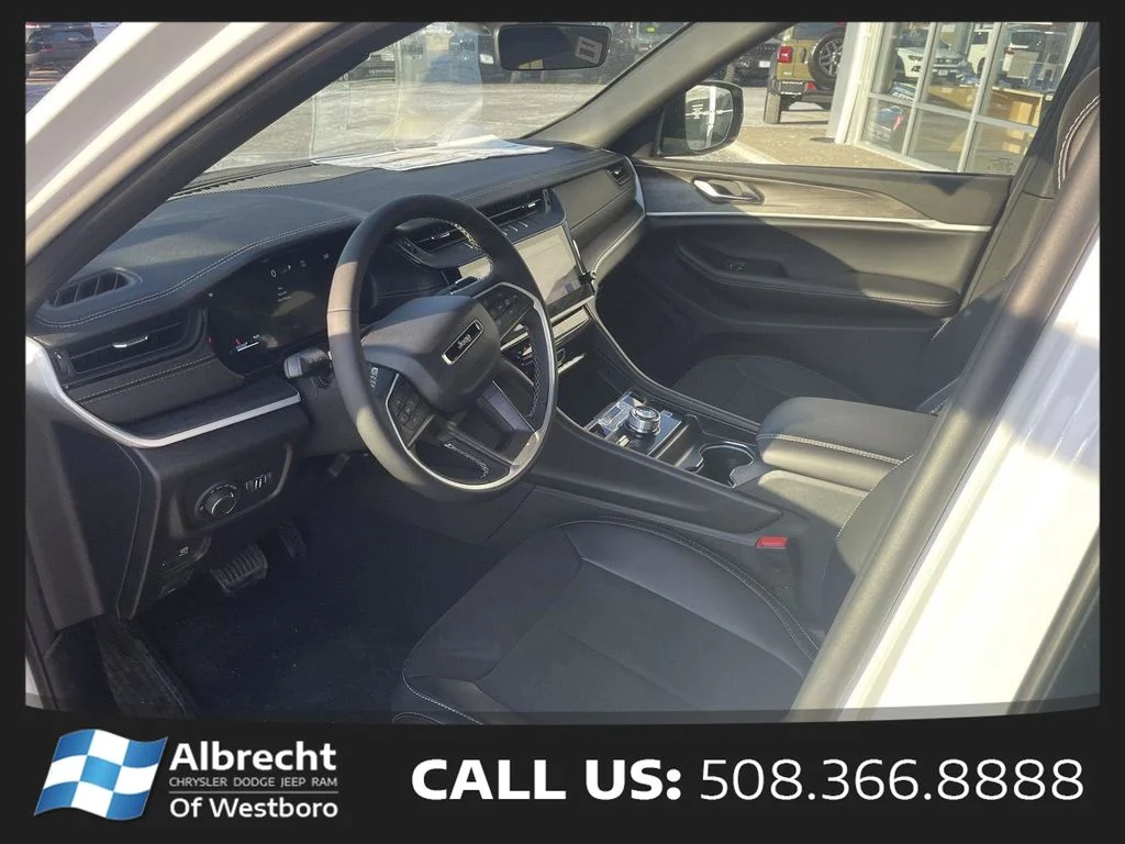 New 2026 Bright White Clear-Coat Exterior Paint Jeep Altitude image 9
