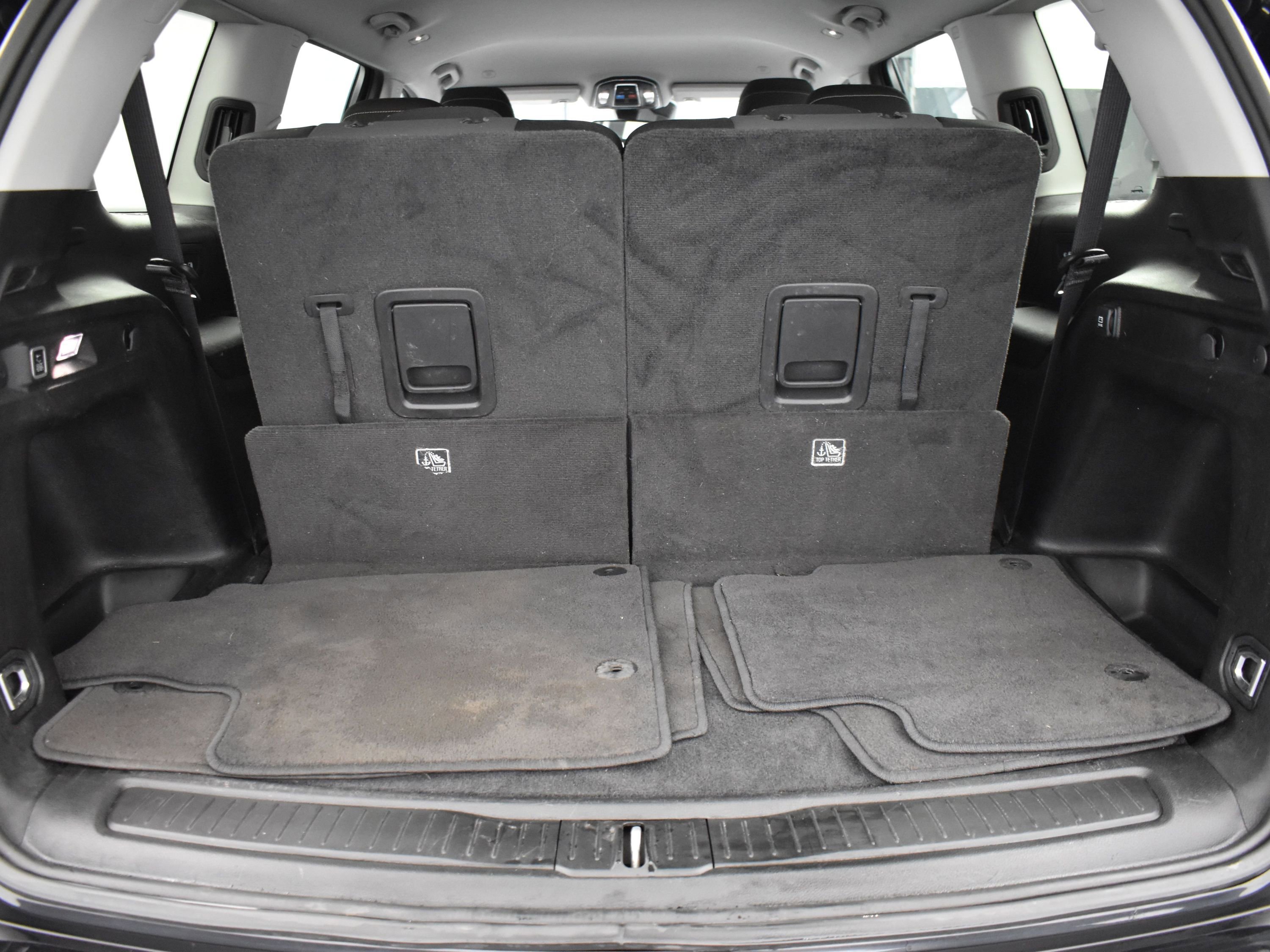 Used 2022 Diamond Black Crystal Pearlcoat Jeep Laredo image 18