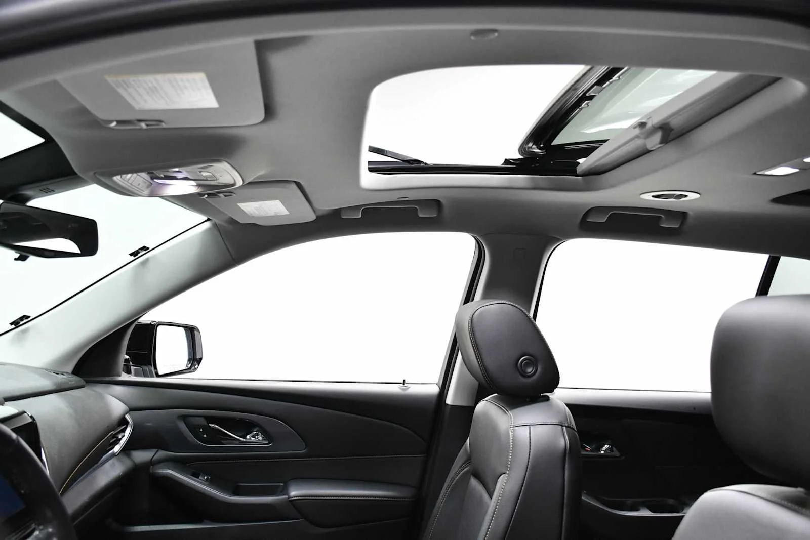 Used 2019 Iridescent Pearl Tricoat Chevrolet Premier image 11