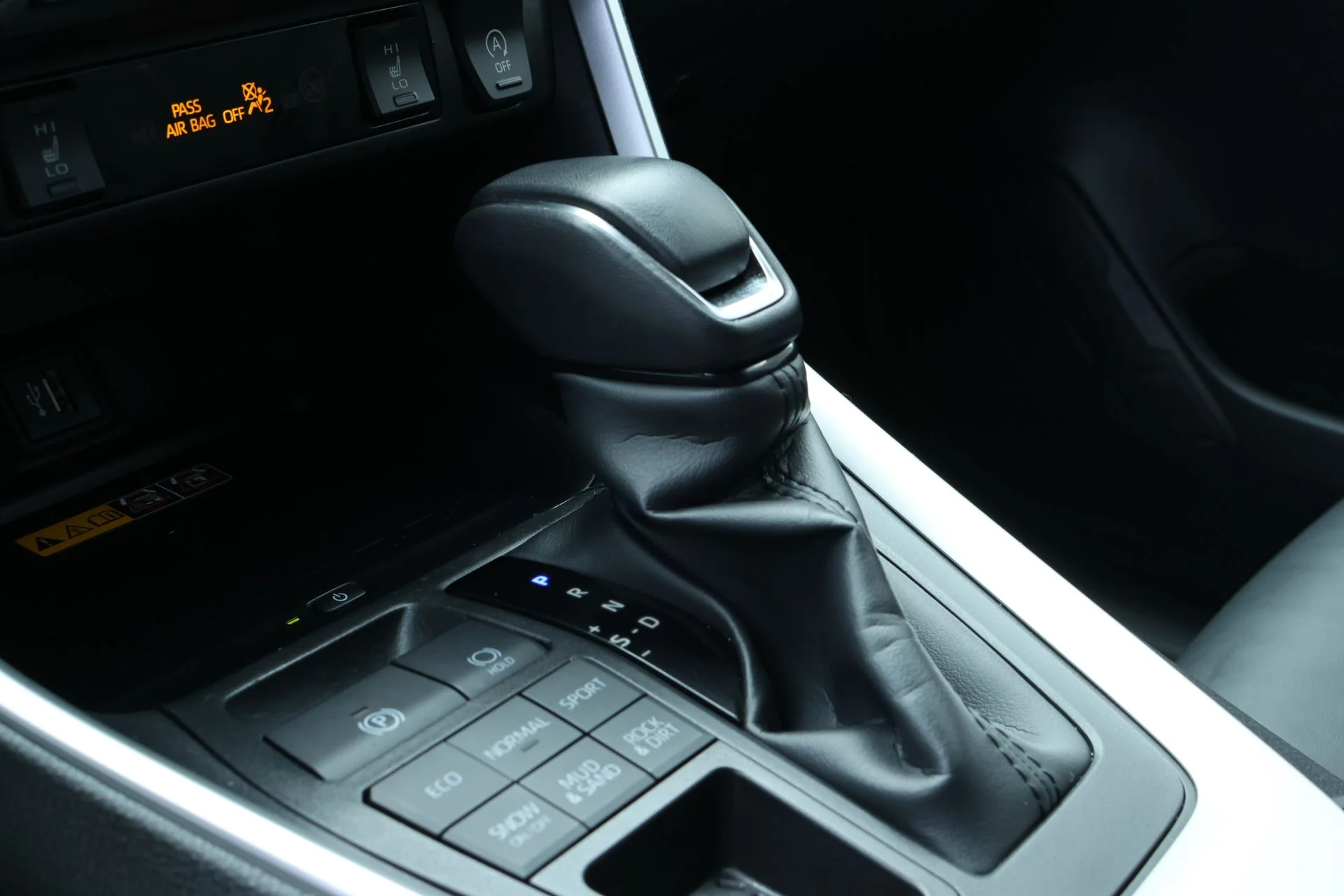 Used 2025 Beige Toyota XLE Premium image 13