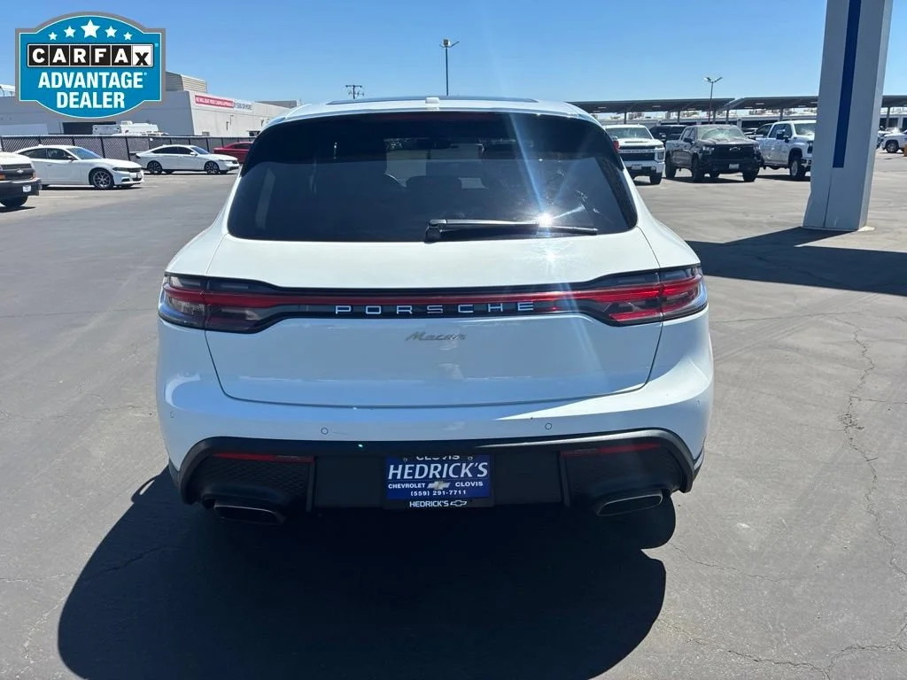 Used 2024  Porsche  image 4