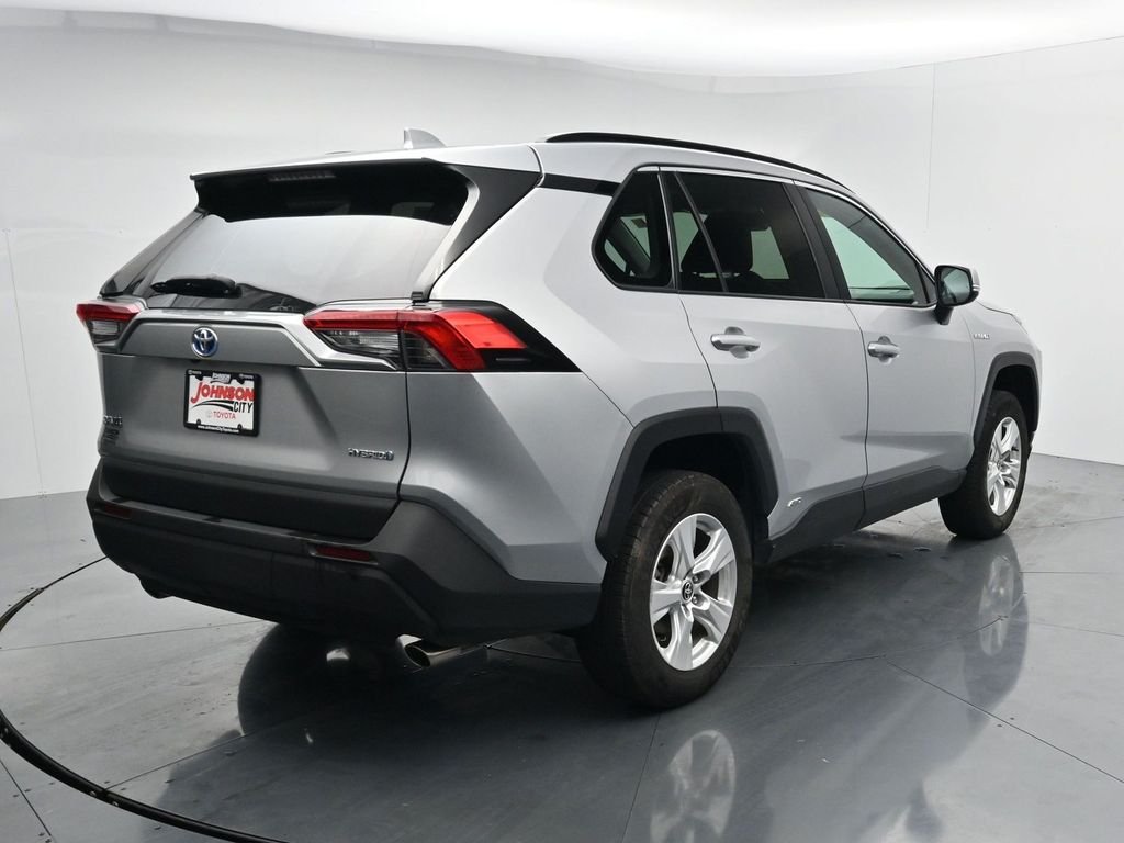 Used 2021 Silver Toyota XLE image 7