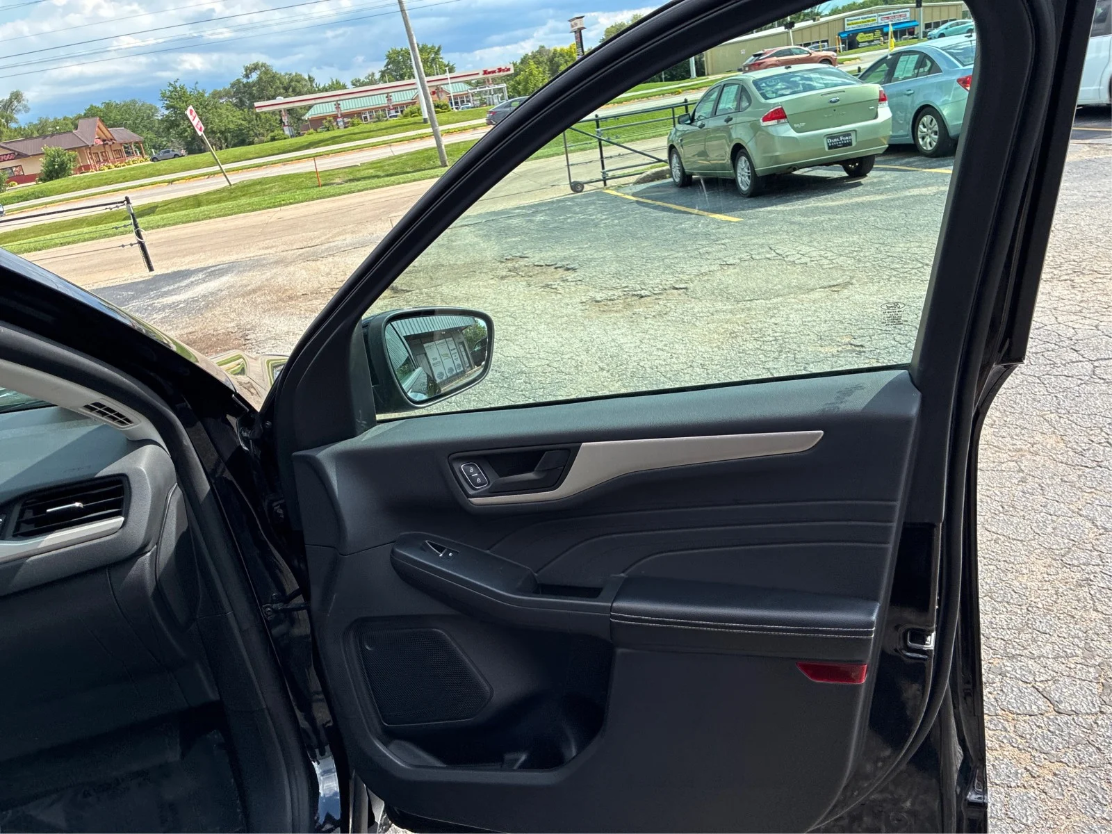 Certified Used 2022 Agate Black Metallic Ford SE image 19