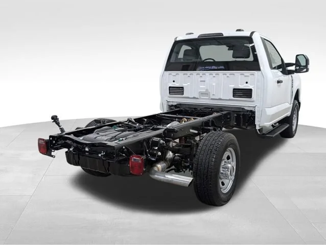 New 2026 Oxford White Ford F-350® XL image 18