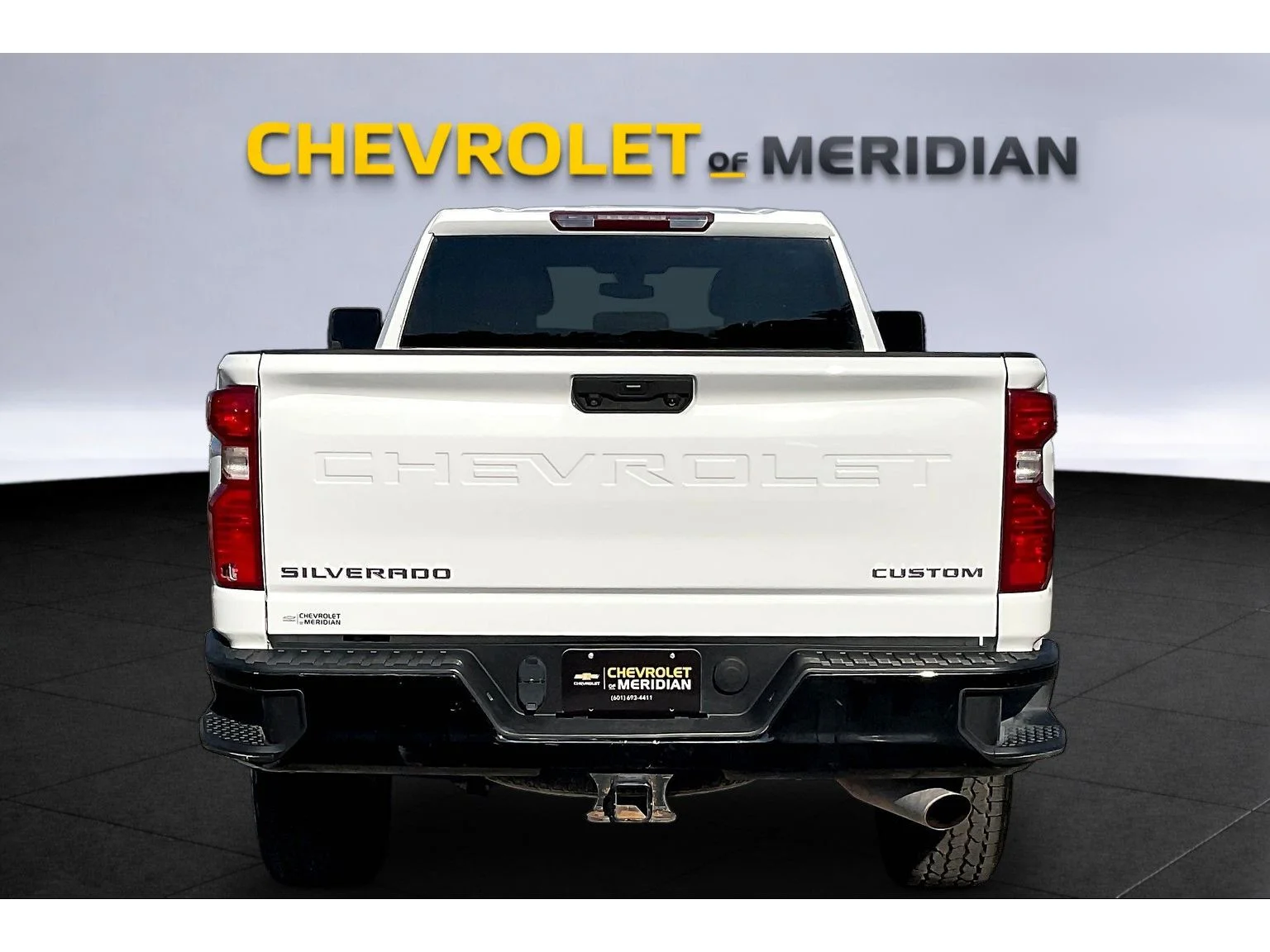 Used 2023 SUMMIT WHITE Chevrolet Custom image 4