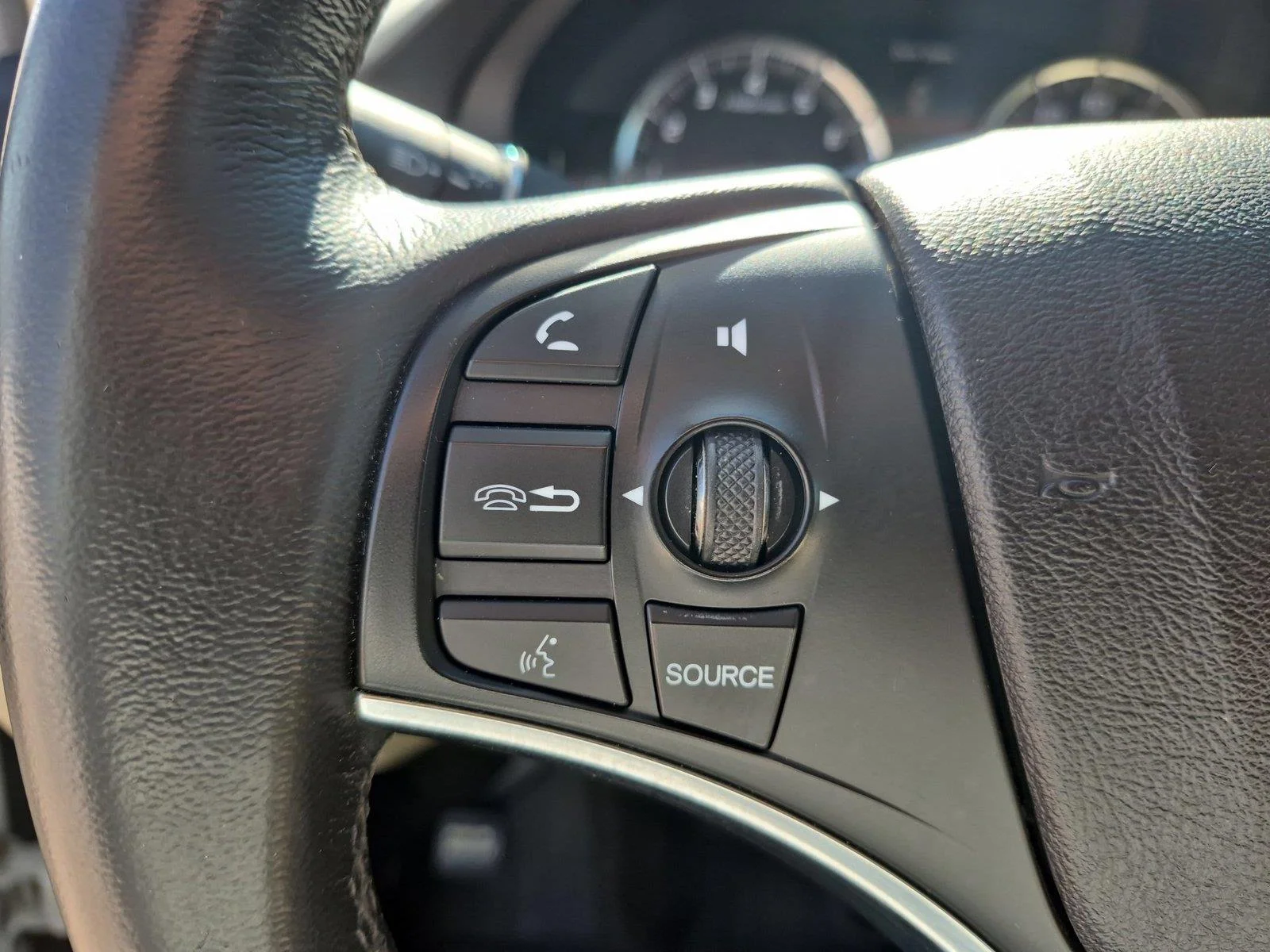 Used 2014 White Diamond Pearl Acura Tech/Entertainment Pkg image 18
