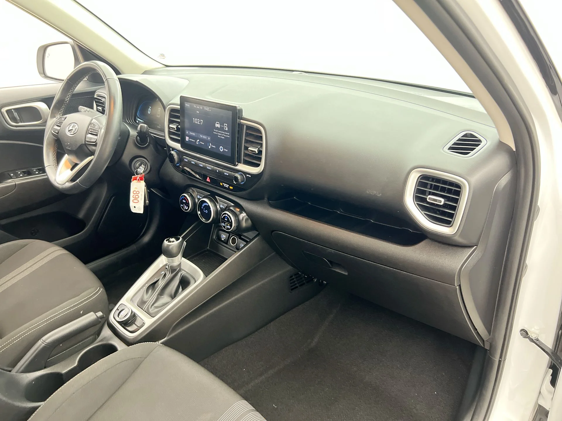 Used 2023 White Hyundai SEL image 13