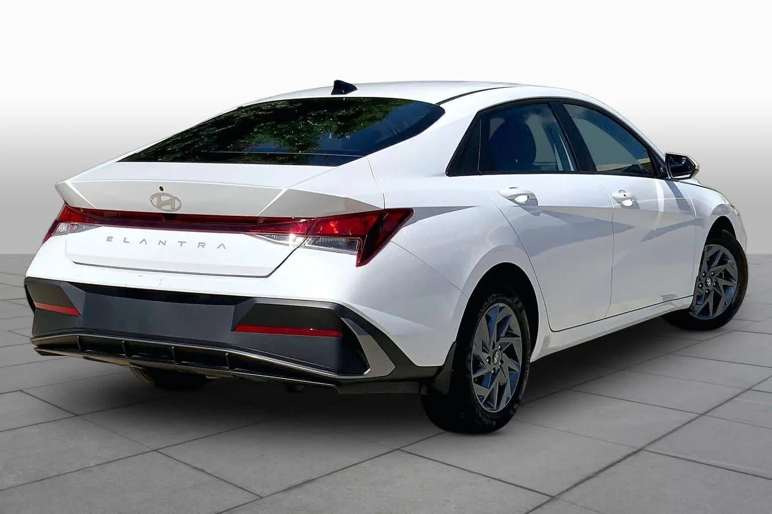Used 2024 Serenity White Hyundai SEL image 13