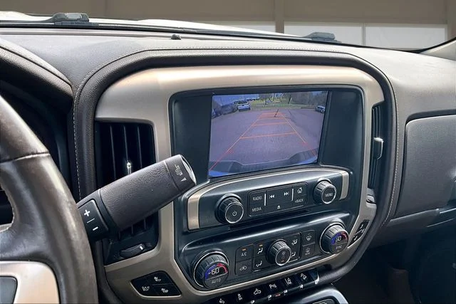 Used 2015 White GMC Denali image 22
