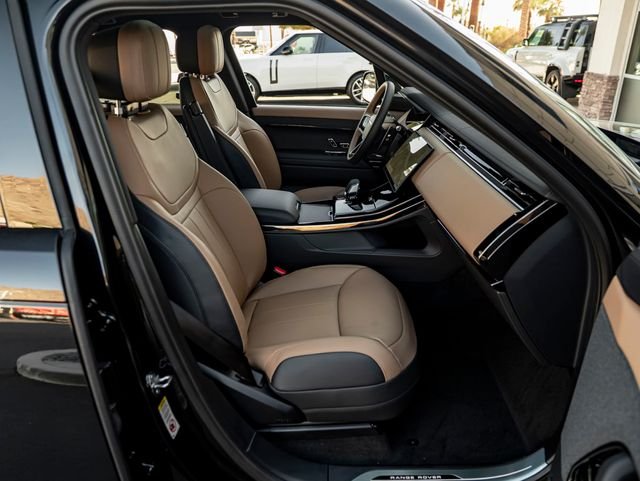 New 2026 Santorini Black Land Rover Dynamic SE image 36