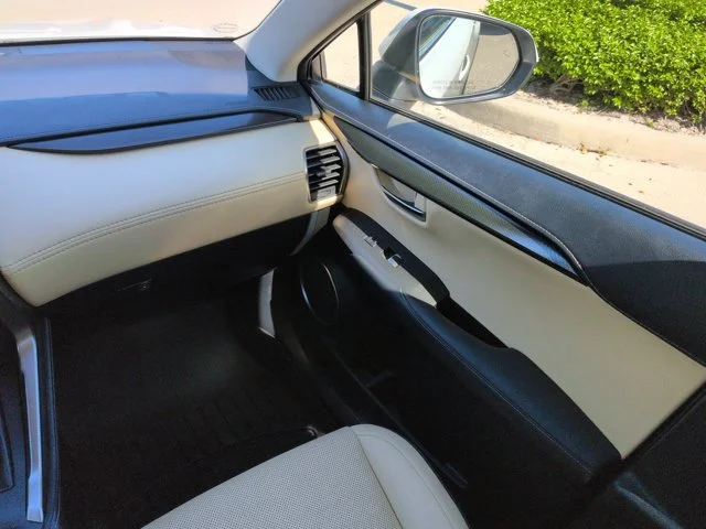 Used 2018 White Lexus 300h image 18