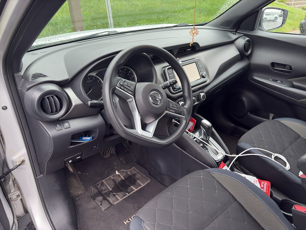 Used 2018 Brilliant Silver Nissan S image 3