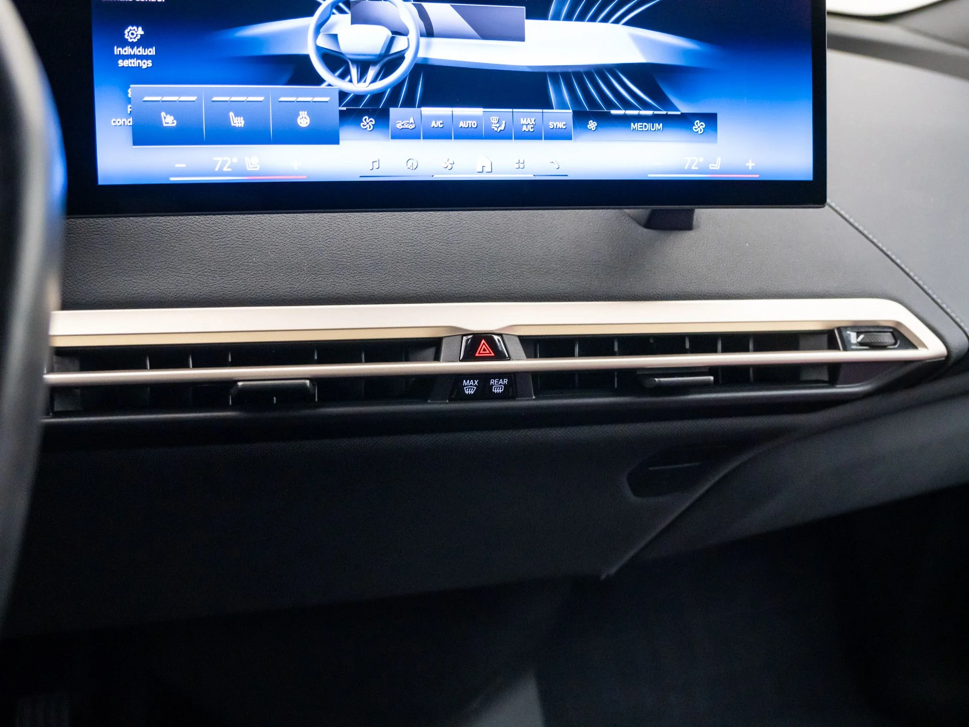 Used 2024 White BMW xDrive50 image 31