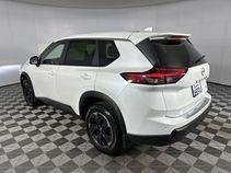 New 2025 Everest White Pearl Nissan SV image 3