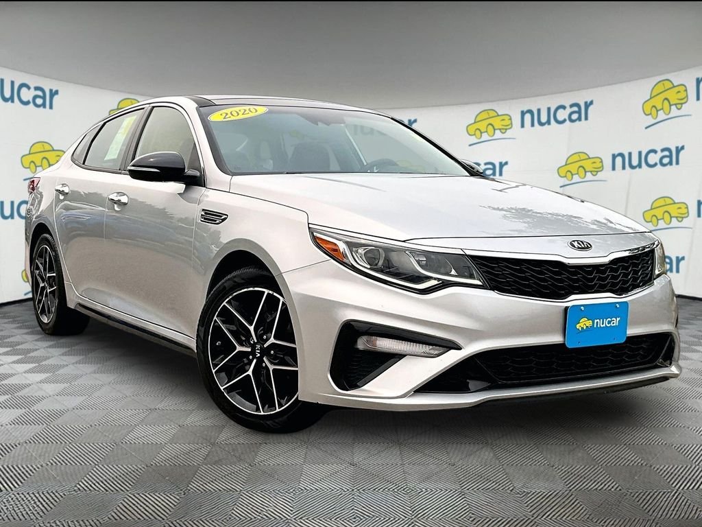 Used 2020 Silver Kia SE image 1