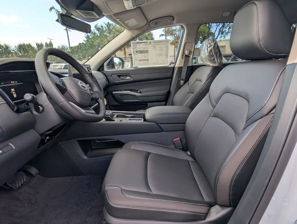 New 2026 Everest White Pearl TriCoat Nissan SL image 10