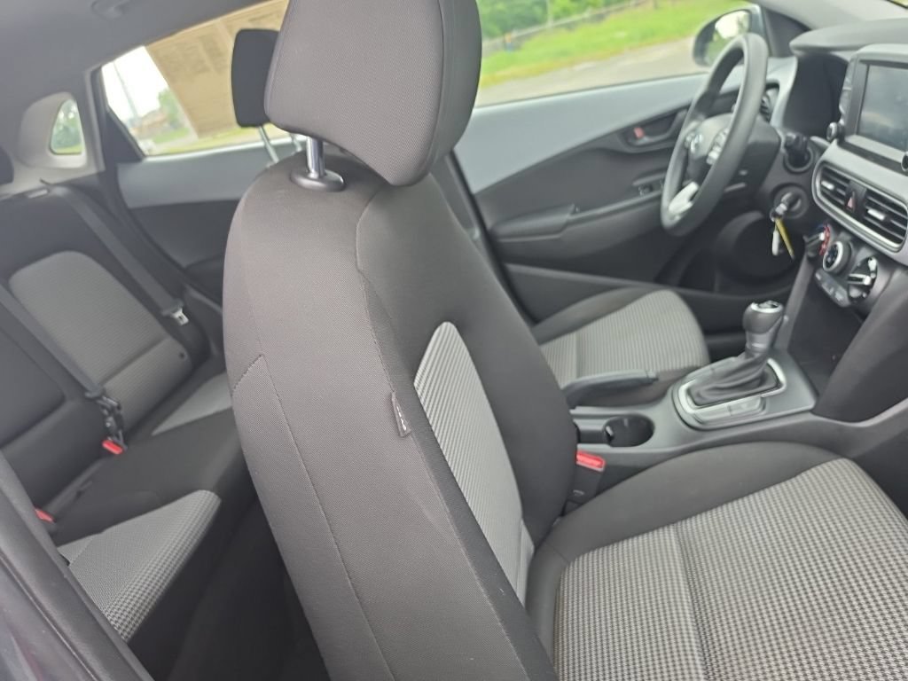 Used 2021 Silver Hyundai SE image 31