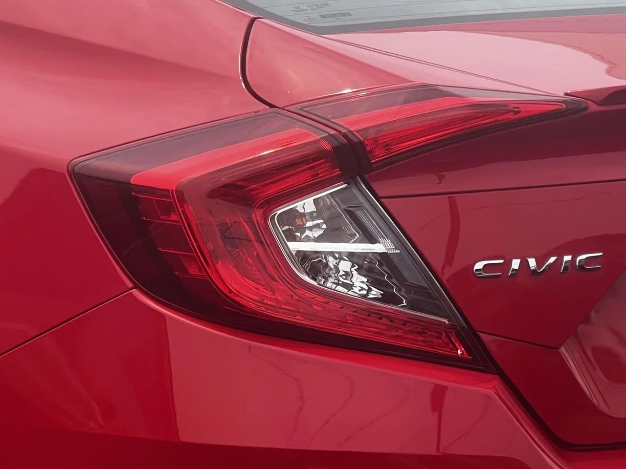 Used 2016 Red Honda Touring image 16