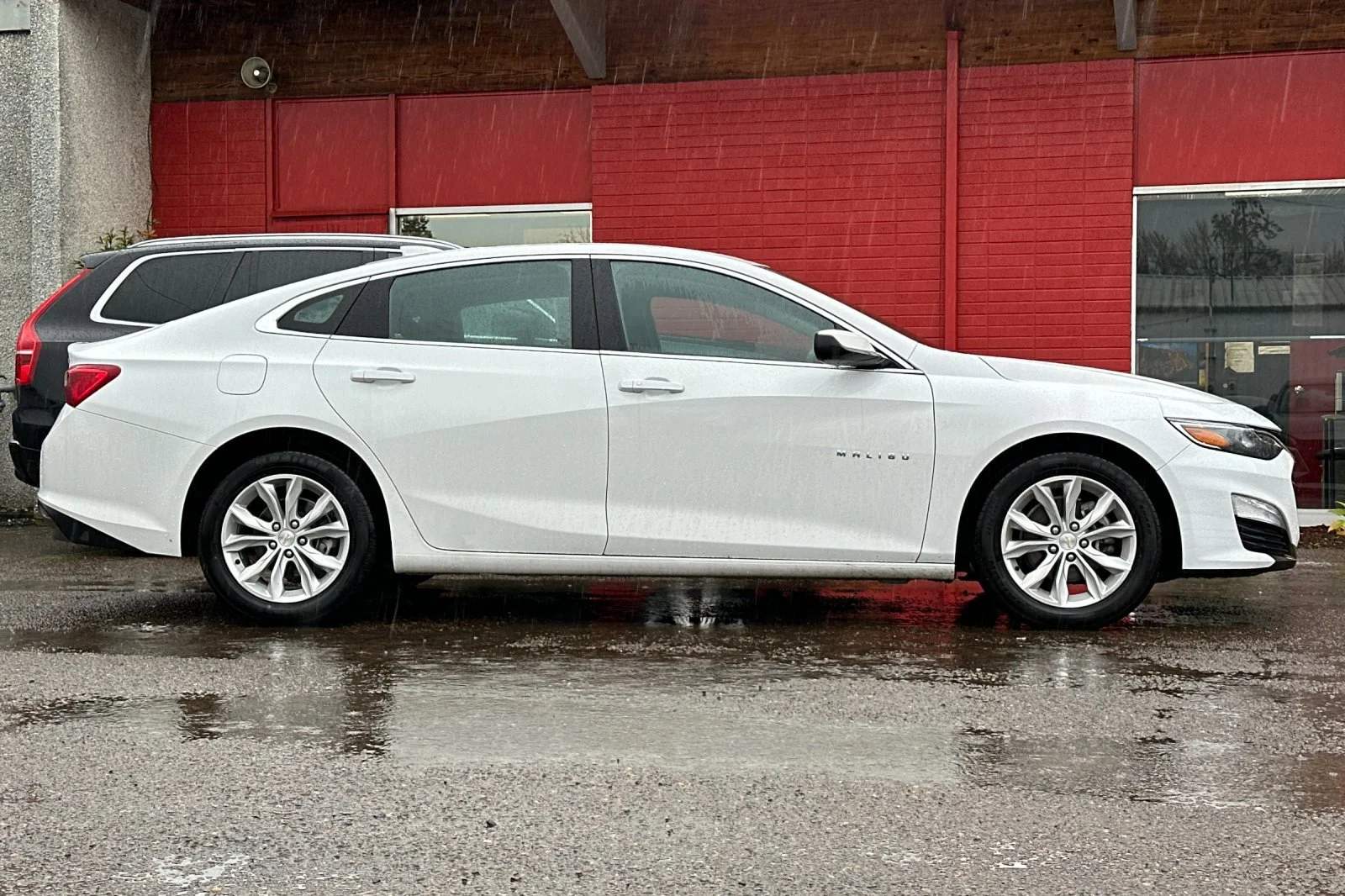 Used 2024 Summit White Chevrolet LT image 3