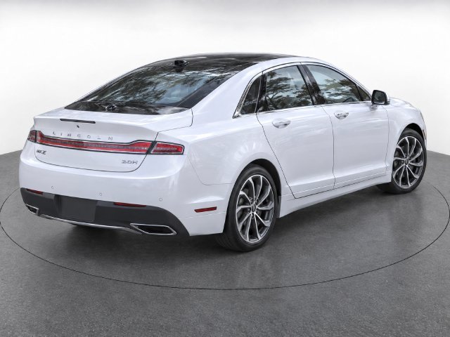 Used 2018 White Lincoln Reserve image 4