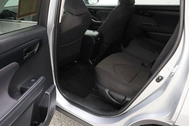 2025 Toyota Highlander LE - Photo 27