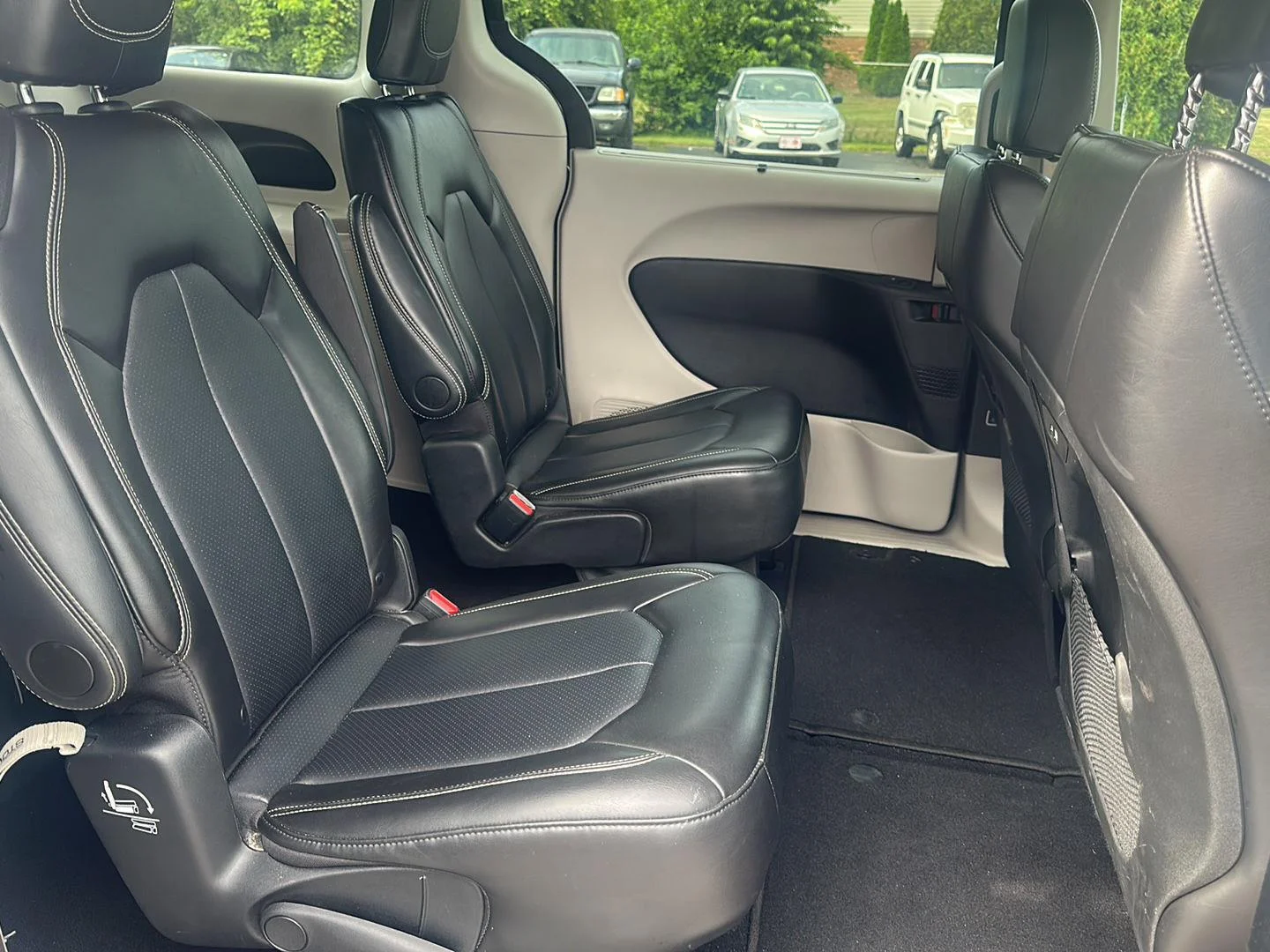 Used 2024 Diamond Black Chrysler Touring L image 17