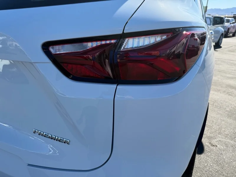 Used 2019 SUMMIT WHITE Chevrolet Premier image 24