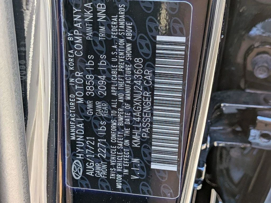 Used 2022 Black Hyundai SE image 27