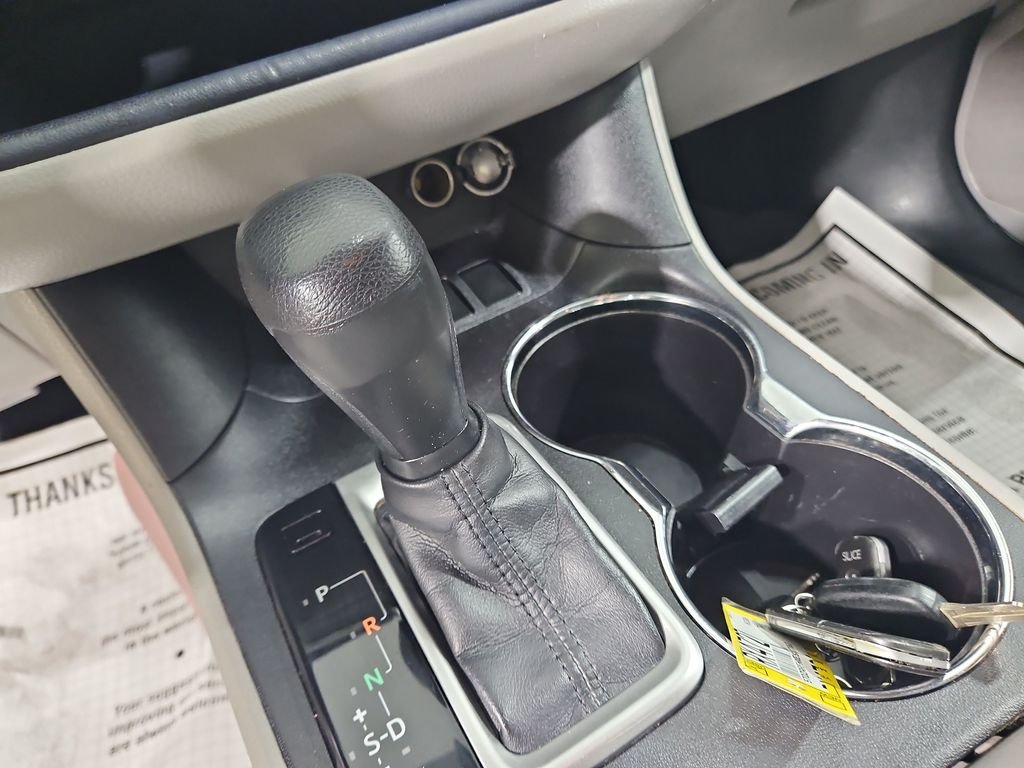 Used 2014 White Toyota LE image 23