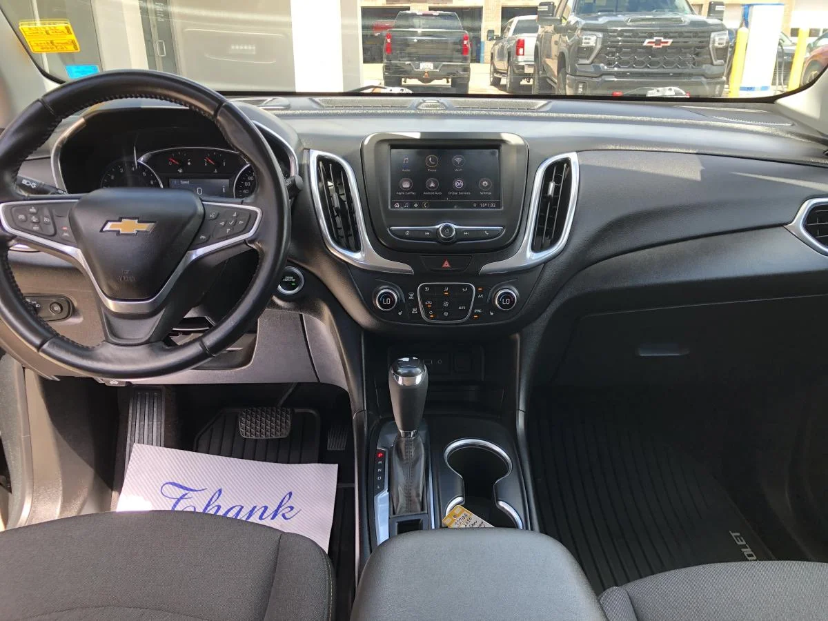 Used 2020 Grey Chevrolet Fwd 4dr Lt 1lt image 15