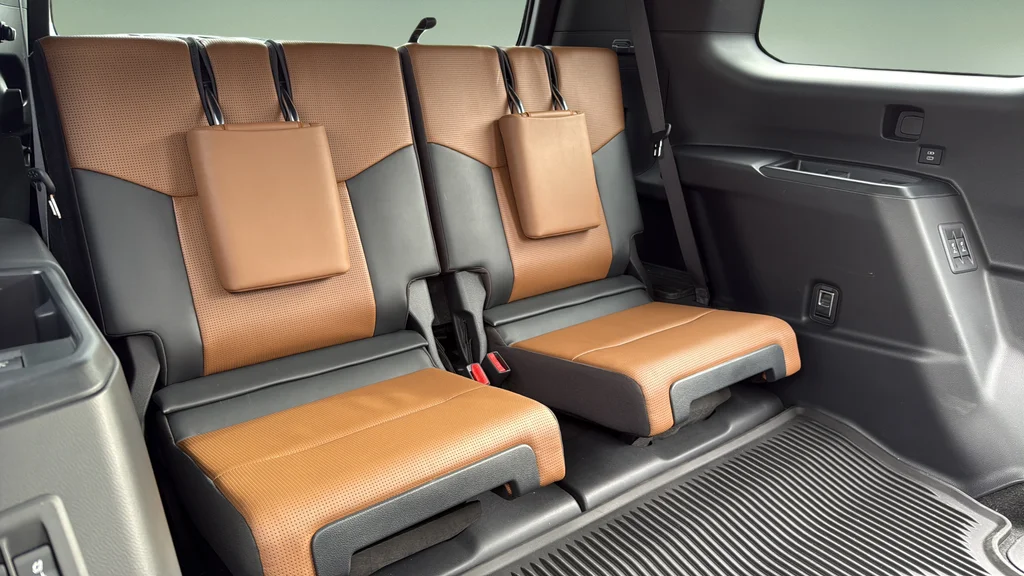 Certified Used 2024  Lexus 550 Luxury+ image 19